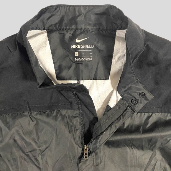 Nike Shield Water-repellent Windbreaker - Picture 3 of 4